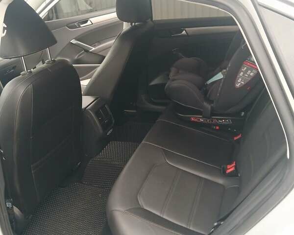 Белый Фольксваген Пассат, объемом двигателя 1.98 л и пробегом 112 тыс. км за 20800 $, фото 12 на Automoto.ua