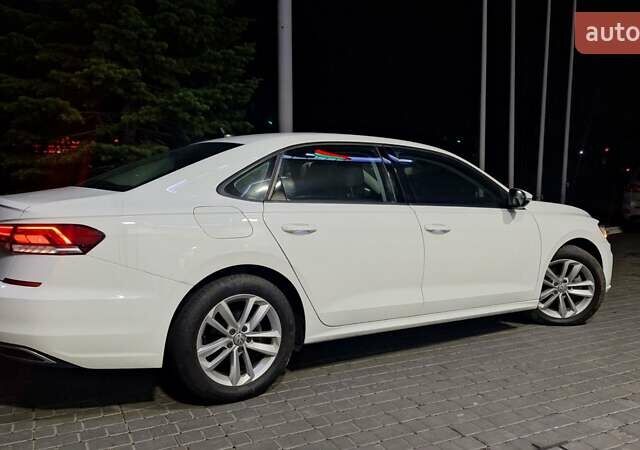 Білий Фольксваген Пассат, об'ємом двигуна 1.98 л та пробігом 51 тис. км за 19999 $, фото 1 на Automoto.ua