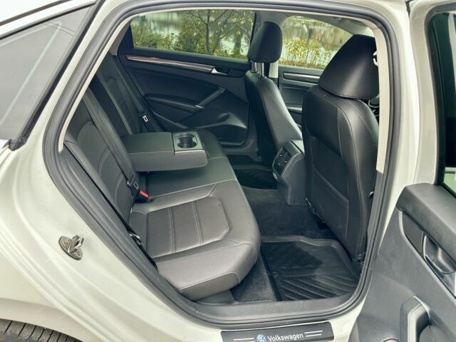 Белый Фольксваген Пассат, объемом двигателя 2 л и пробегом 105 тыс. км за 16700 $, фото 15 на Automoto.ua