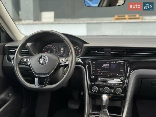 Белый Фольксваген Пассат, объемом двигателя 2 л и пробегом 51 тыс. км за 20900 $, фото 10 на Automoto.ua
