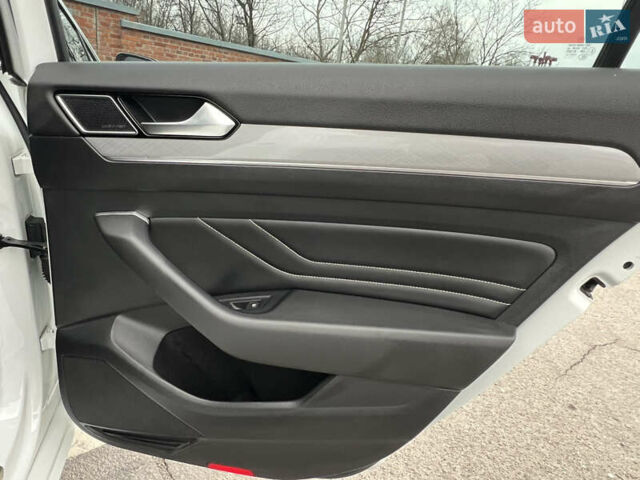 Белый Фольксваген Пассат, объемом двигателя 1.97 л и пробегом 176 тыс. км за 25599 $, фото 53 на Automoto.ua