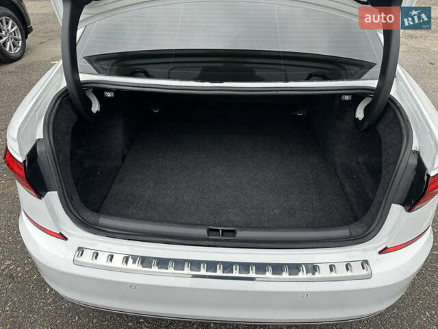 Белый Фольксваген Пассат, объемом двигателя 2 л и пробегом 105 тыс. км за 16700 $, фото 13 на Automoto.ua