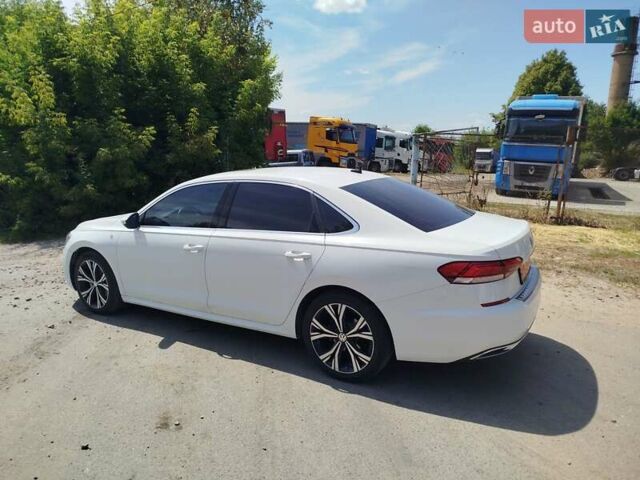 Білий Фольксваген Пассат, об'ємом двигуна 2 л та пробігом 195 тис. км за 15999 $, фото 26 на Automoto.ua