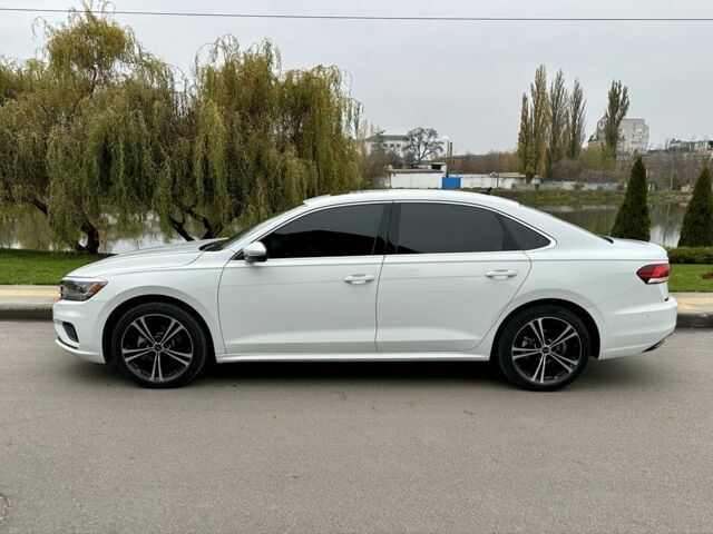 Белый Фольксваген Пассат, объемом двигателя 2 л и пробегом 105 тыс. км за 16700 $, фото 6 на Automoto.ua