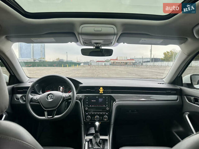 Білий Фольксваген Пассат, об'ємом двигуна 2 л та пробігом 105 тис. км за 16950 $, фото 16 на Automoto.ua