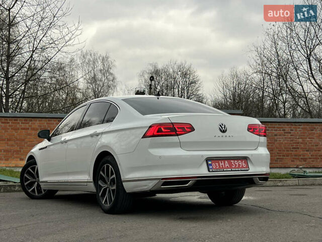 Белый Фольксваген Пассат, объемом двигателя 1.97 л и пробегом 176 тыс. км за 25599 $, фото 15 на Automoto.ua