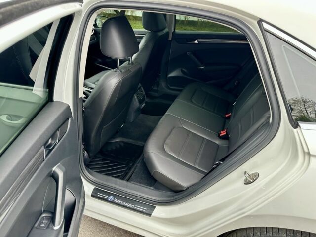 Белый Фольксваген Пассат, объемом двигателя 2 л и пробегом 105 тыс. км за 16700 $, фото 17 на Automoto.ua