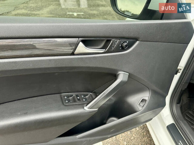 Білий Фольксваген Пассат, об'ємом двигуна 2 л та пробігом 105 тис. км за 16950 $, фото 14 на Automoto.ua