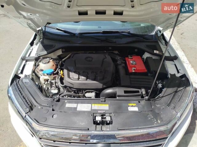 Білий Фольксваген Пассат, об'ємом двигуна 2 л та пробігом 195 тис. км за 15999 $, фото 4 на Automoto.ua