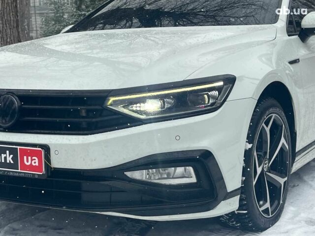 Белый Фольксваген Пассат, объемом двигателя 2 л и пробегом 90 тыс. км за 29990 $, фото 2 на Automoto.ua