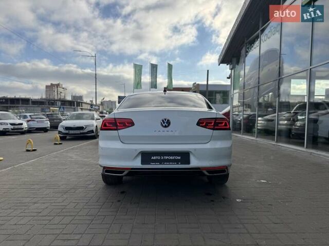 Белый Фольксваген Пассат, объемом двигателя 1.98 л и пробегом 56 тыс. км за 31900 $, фото 4 на Automoto.ua