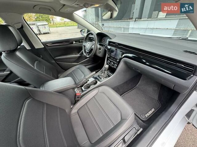 Белый Фольксваген Пассат, объемом двигателя 2 л и пробегом 51 тыс. км за 20900 $, фото 18 на Automoto.ua