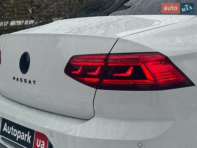 Белый Фольксваген Пассат, объемом двигателя 2 л и пробегом 90 тыс. км за 29990 $, фото 11 на Automoto.ua