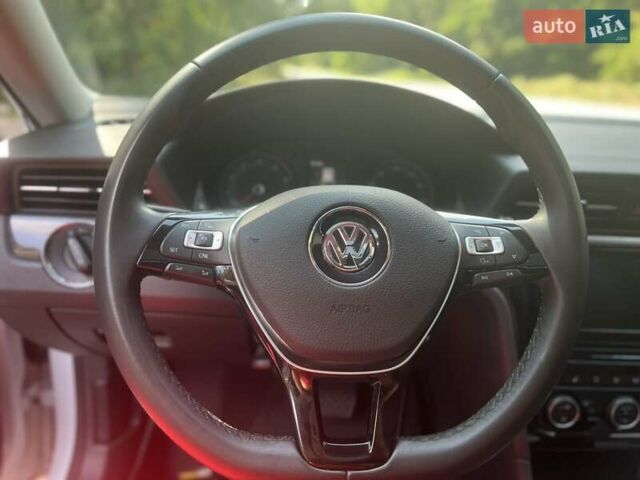 Белый Фольксваген Пассат, объемом двигателя 1.98 л и пробегом 110 тыс. км за 17800 $, фото 5 на Automoto.ua