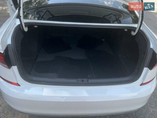 Белый Фольксваген Пассат, объемом двигателя 1.98 л и пробегом 110 тыс. км за 17800 $, фото 9 на Automoto.ua