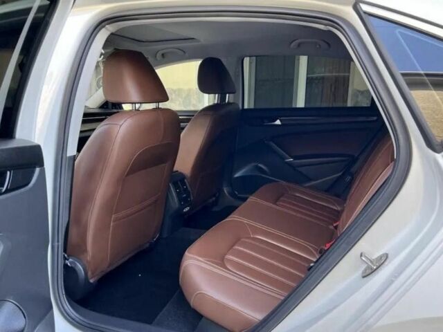 Білий Фольксваген Пассат, об'ємом двигуна 2 л та пробігом 124 тис. км за 11300 $, фото 9 на Automoto.ua