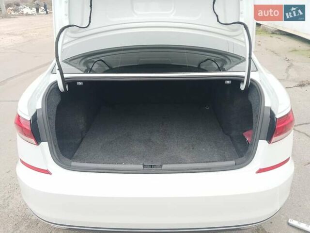 Белый Фольксваген Пассат, объемом двигателя 1.98 л и пробегом 112 тыс. км за 20800 $, фото 9 на Automoto.ua