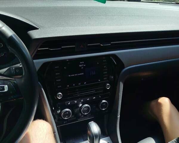 Білий Фольксваген Пассат, об'ємом двигуна 2 л та пробігом 195 тис. км за 15999 $, фото 3 на Automoto.ua