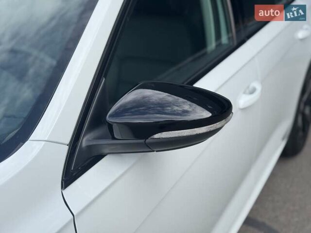 Белый Фольксваген Пассат, объемом двигателя 2 л и пробегом 51 тыс. км за 20900 $, фото 1 на Automoto.ua