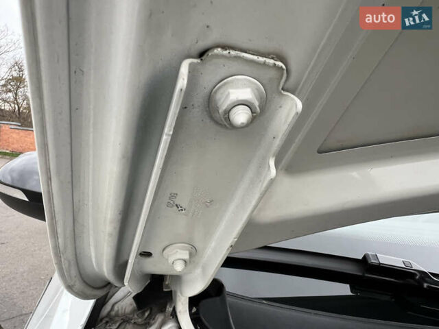 Белый Фольксваген Пассат, объемом двигателя 1.97 л и пробегом 176 тыс. км за 25599 $, фото 59 на Automoto.ua