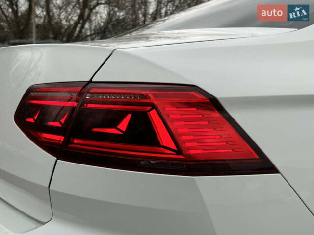 Белый Фольксваген Пассат, объемом двигателя 1.97 л и пробегом 176 тыс. км за 25599 $, фото 27 на Automoto.ua