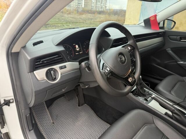 Белый Фольксваген Пассат, объемом двигателя 2 л и пробегом 106 тыс. км за 18500 $, фото 5 на Automoto.ua