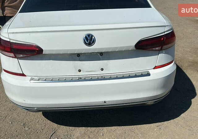 Белый Фольксваген Пассат, объемом двигателя 2 л и пробегом 114 тыс. км за 14999 $, фото 3 на Automoto.ua
