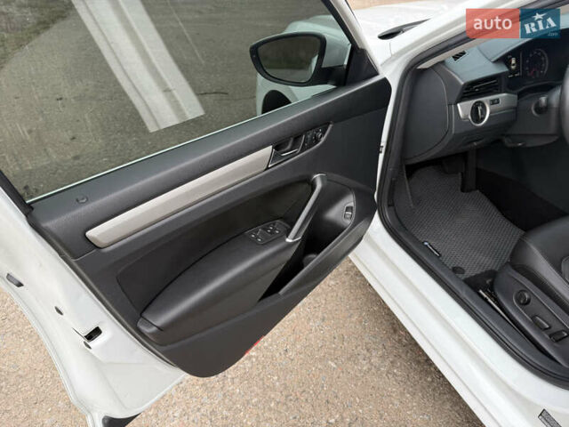 Белый Фольксваген Пассат, объемом двигателя 1.98 л и пробегом 106 тыс. км за 19000 $, фото 12 на Automoto.ua