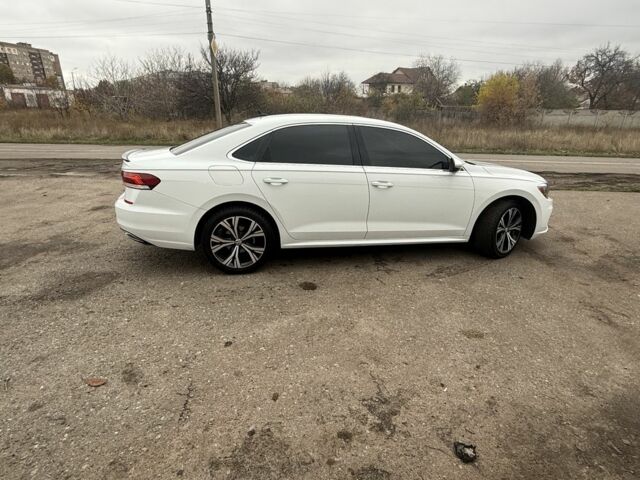 Белый Фольксваген Пассат, объемом двигателя 2 л и пробегом 106 тыс. км за 18500 $, фото 1 на Automoto.ua