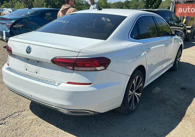 Белый Фольксваген Пассат, объемом двигателя 2 л и пробегом 114 тыс. км за 14999 $, фото 1 на Automoto.ua