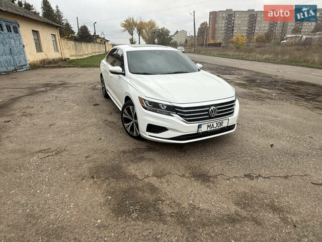 Белый Фольксваген Пассат, объемом двигателя 1.98 л и пробегом 106 тыс. км за 19000 $, фото 4 на Automoto.ua