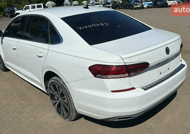 Белый Фольксваген Пассат, объемом двигателя 2 л и пробегом 114 тыс. км за 14999 $, фото 2 на Automoto.ua