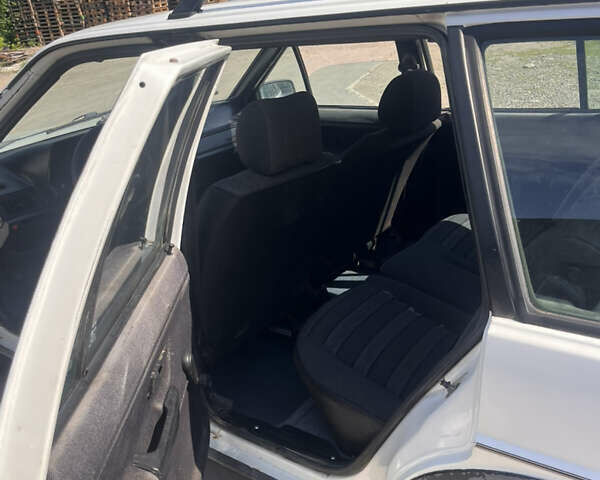 Белый Фольксваген Пассат, объемом двигателя 1.6 л и пробегом 285 тыс. км за 850 $, фото 10 на Automoto.ua