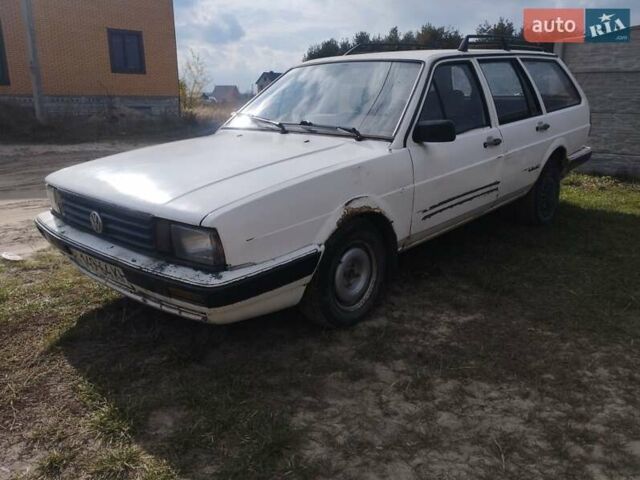 Білий Фольксваген Пассат, об'ємом двигуна 1.6 л та пробігом 300 тис. км за 850 $, фото 1 на Automoto.ua