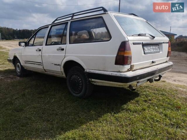 Білий Фольксваген Пассат, об'ємом двигуна 1.6 л та пробігом 300 тис. км за 850 $, фото 2 на Automoto.ua