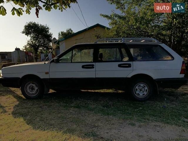 Белый Фольксваген Пассат, объемом двигателя 1.6 л и пробегом 100 тыс. км за 1500 $, фото 1 на Automoto.ua