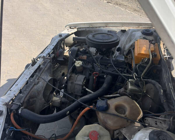 Белый Фольксваген Пассат, объемом двигателя 1.6 л и пробегом 285 тыс. км за 850 $, фото 17 на Automoto.ua