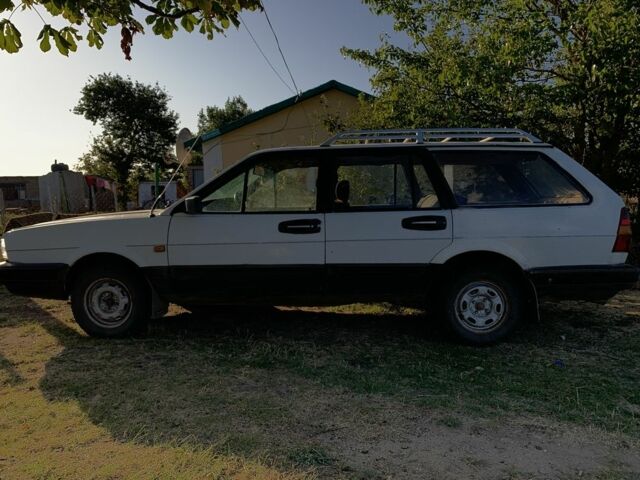 Білий Фольксваген Пассат, об'ємом двигуна 1.6 л та пробігом 100 тис. км за 1500 $, фото 2 на Automoto.ua