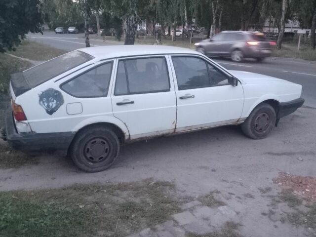 Белый Фольксваген Пассат, объемом двигателя 1.6 л и пробегом 436 тыс. км за 600 $, фото 4 на Automoto.ua