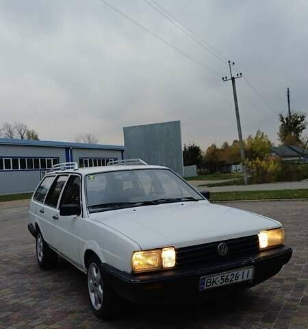 Білий Фольксваген Пассат, об'ємом двигуна 2.23 л та пробігом 400 тис. км за 850 $, фото 1 на Automoto.ua