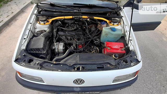 Белый Фольксваген Пассат, объемом двигателя 1.8 л и пробегом 350 тыс. км за 1650 $, фото 12 на Automoto.ua