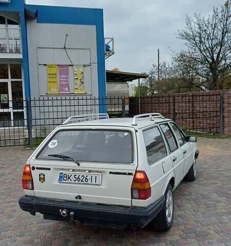 Білий Фольксваген Пассат, об'ємом двигуна 2.23 л та пробігом 400 тис. км за 850 $, фото 3 на Automoto.ua