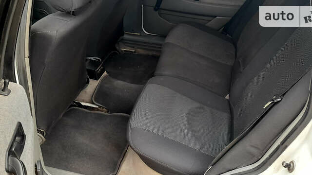 Белый Фольксваген Пассат, объемом двигателя 1.8 л и пробегом 350 тыс. км за 1650 $, фото 9 на Automoto.ua