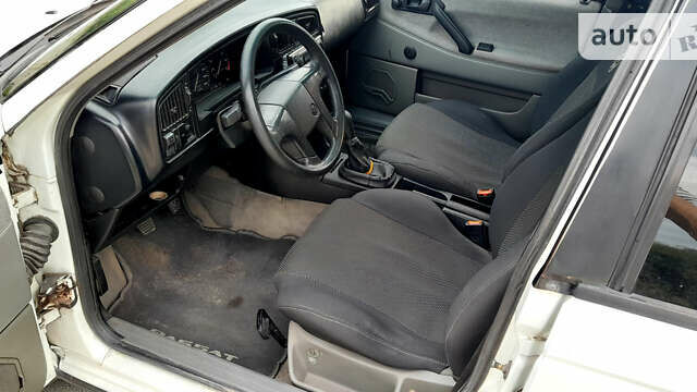 Белый Фольксваген Пассат, объемом двигателя 1.8 л и пробегом 350 тыс. км за 1650 $, фото 8 на Automoto.ua