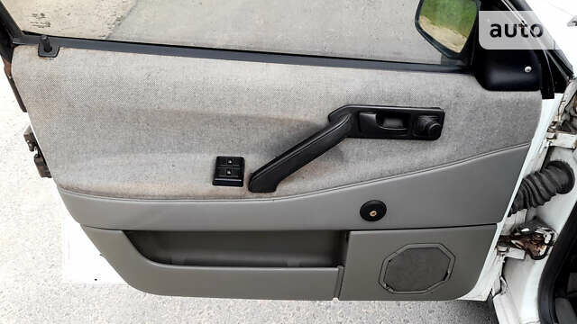 Белый Фольксваген Пассат, объемом двигателя 1.8 л и пробегом 350 тыс. км за 1650 $, фото 7 на Automoto.ua