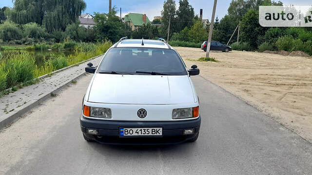 Белый Фольксваген Пассат, объемом двигателя 1.8 л и пробегом 350 тыс. км за 1650 $, фото 1 на Automoto.ua