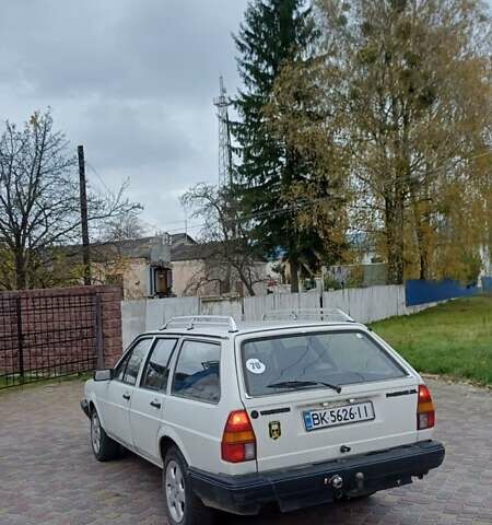 Білий Фольксваген Пассат, об'ємом двигуна 2.23 л та пробігом 400 тис. км за 850 $, фото 8 на Automoto.ua