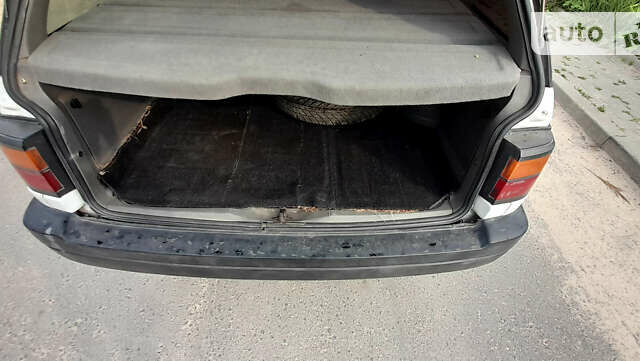 Белый Фольксваген Пассат, объемом двигателя 1.8 л и пробегом 350 тыс. км за 1650 $, фото 10 на Automoto.ua