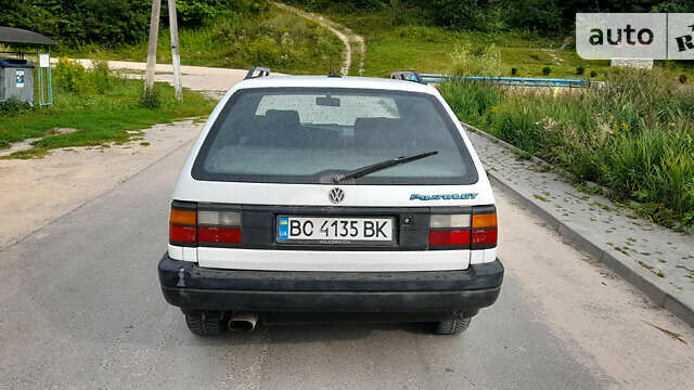 Белый Фольксваген Пассат, объемом двигателя 1.8 л и пробегом 350 тыс. км за 1650 $, фото 5 на Automoto.ua