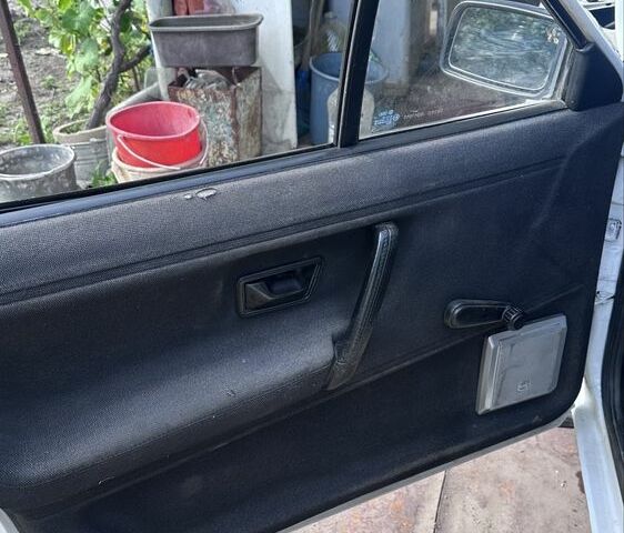 Білий Фольксваген Пассат, об'ємом двигуна 1.8 л та пробігом 56 тис. км за 2600 $, фото 16 на Automoto.ua